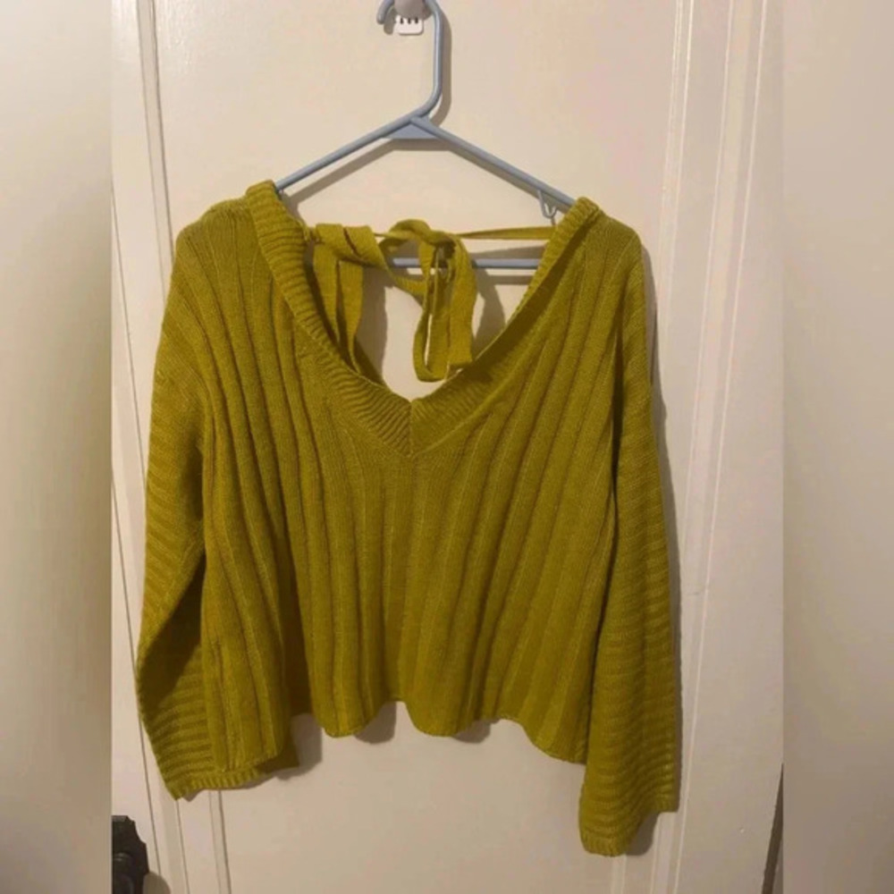 NWT-Oober swank mustard sweater size small
